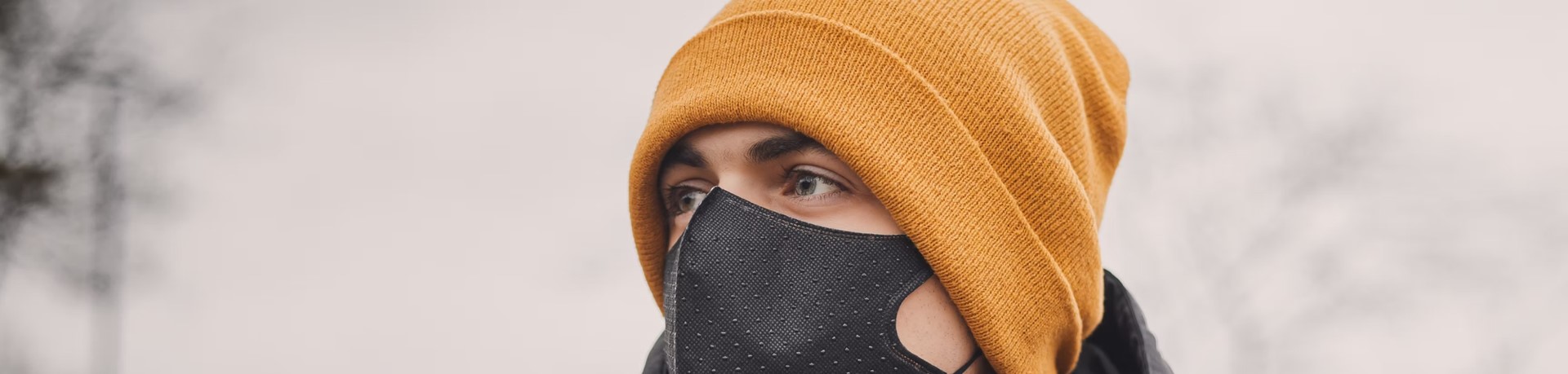 man in mask - pandemi